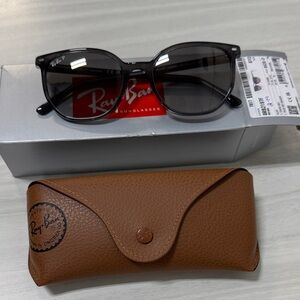 Ray-Ban rb2197F Elliot Sunglasses in Smoke Gray
